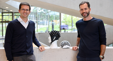 Michael und Dominik Wyser mit dem "The HiveOne".