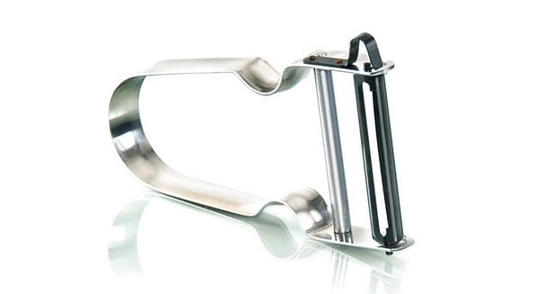 The vegetable peeler is a classic Swiss design. Produced since 1947, its design has remained practically unchanged since then.