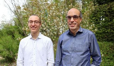 Julian Loosli and his mentor Hansueli Stamm, Head of the Economics Unit.