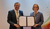 Le contrôleur général indien des brevets, des designs et  des marques, Prof. Dr Unnat Pandit, et Dr Catherine Chammartin, directrice de l'IPI (Copyright: IPI)