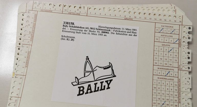 Un dispositif spécial permettait d’extraire les cartes archivées. Photo: IGE