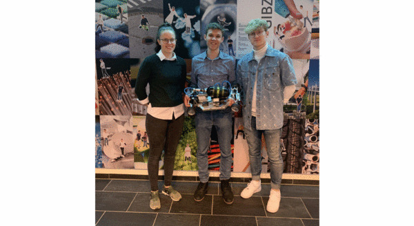 Le trio de jeunes inventeurs: Melanie Rogenmoser, Matthias Weber et Nikifor Korjagin. Photo: Jris Bernet