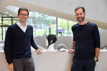 Michael und Dominik Wyser mit dem "The HiveOne".