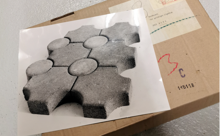 Envoi accompagné d'une photo de pavés