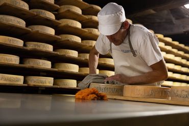 Hier entsteht Formaggio d’alpe ticinese (Tessiner Alpkäse) AOP - einer der 12 Schweizer Käsespezialitäten mit einer AOP (© IGE)