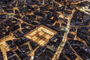 Madrid, la capitale de l'Espagne, dans la nuit.