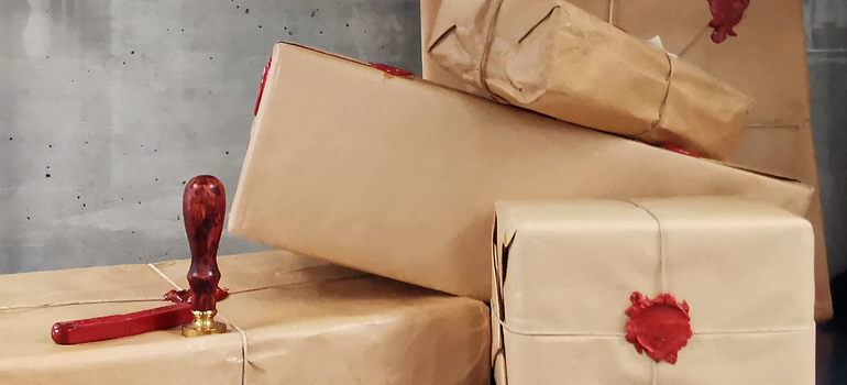 Pile de colis postaux