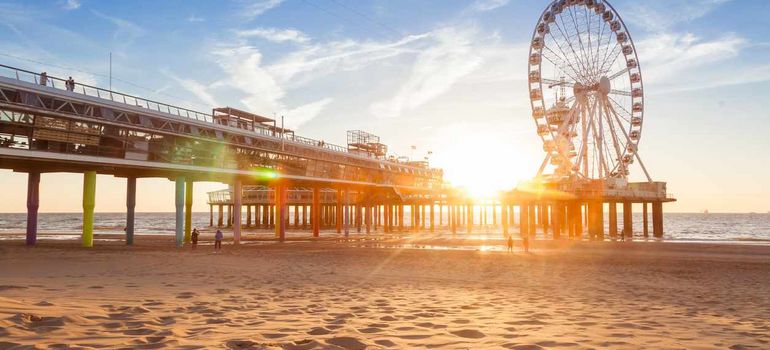 Ruota panoramica sulla spiaggia di Scheveningen all'Aia.