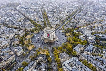 Arc de Triomphe in Paris aus der Vogelperspektive