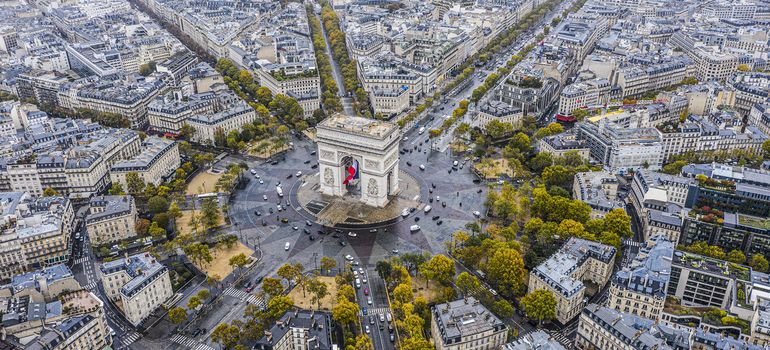 Arc de Triomphe a Parigi dall'alto