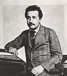 Bild Albert Einstein an seinem Arbeitsplatz am Eidgenössischen Amt für geistiges Eigentum im Jahre 1904